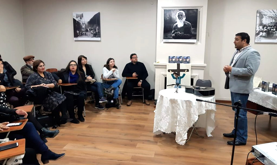 FTH asiste a lanzamiento del libro “Los Tres Cantos” de Teresa Wilms Montt